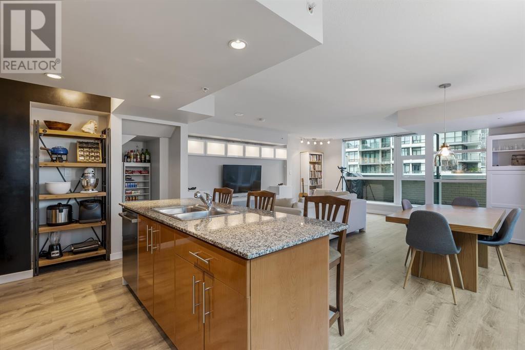 305 188 E Esplanade Street, North Vancouver, British Columbia  V7L 4Y1 - Photo 4 - R2850646