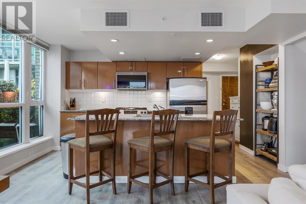 305 188 E Esplanade Street, North Vancouver, British Columbia  V7L 4Y1 - Photo 8 - R2850646