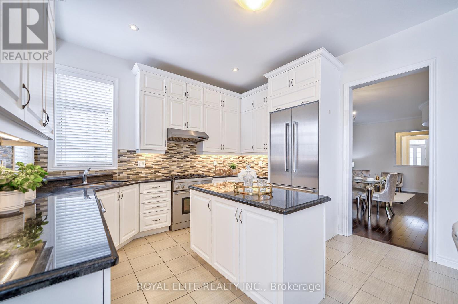 91 Chaiwood Court, Vaughan, Ontario  L6A 0Z9 - Photo 13 - N8075332