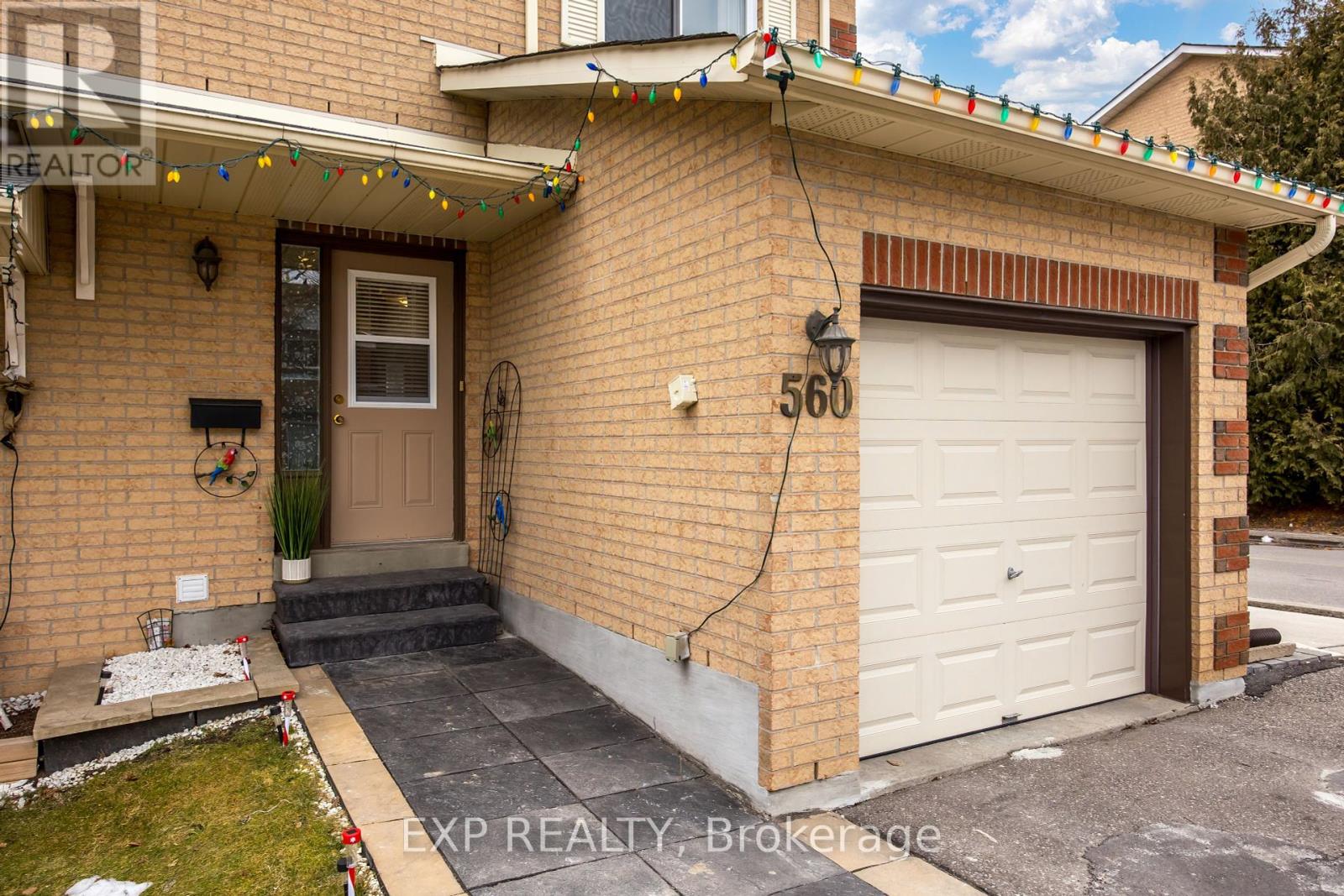 #17 -560 Priddle Rd, Newmarket, Ontario  L3X 1X8 - Photo 2 - N8077366