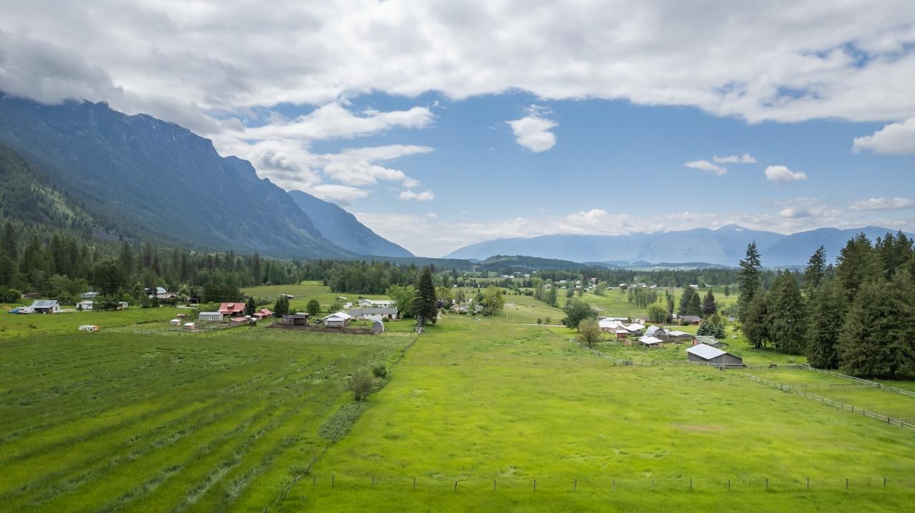 4512 48th Street, Canyon, British Columbia  V0B 1C1 - Photo 20 - 2475025