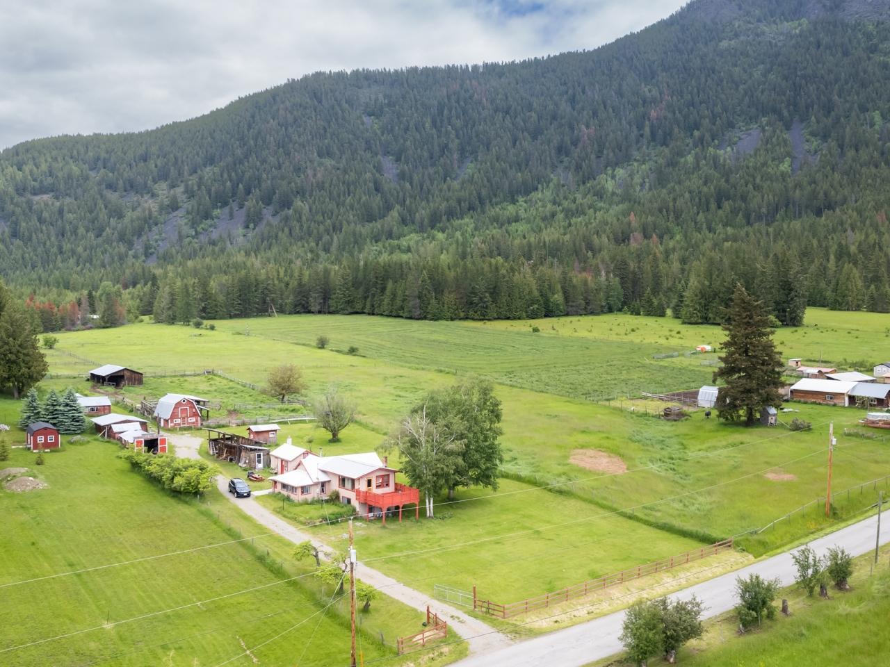 4512 48th Street, Canyon, British Columbia  V0B 1C1 - Photo 2 - 2475025