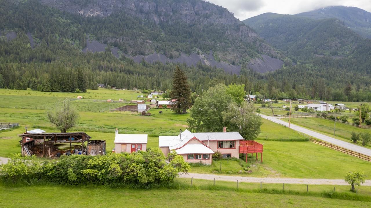4512 48th Street, Canyon, British Columbia  V0B 1C1 - Photo 7 - 2475025