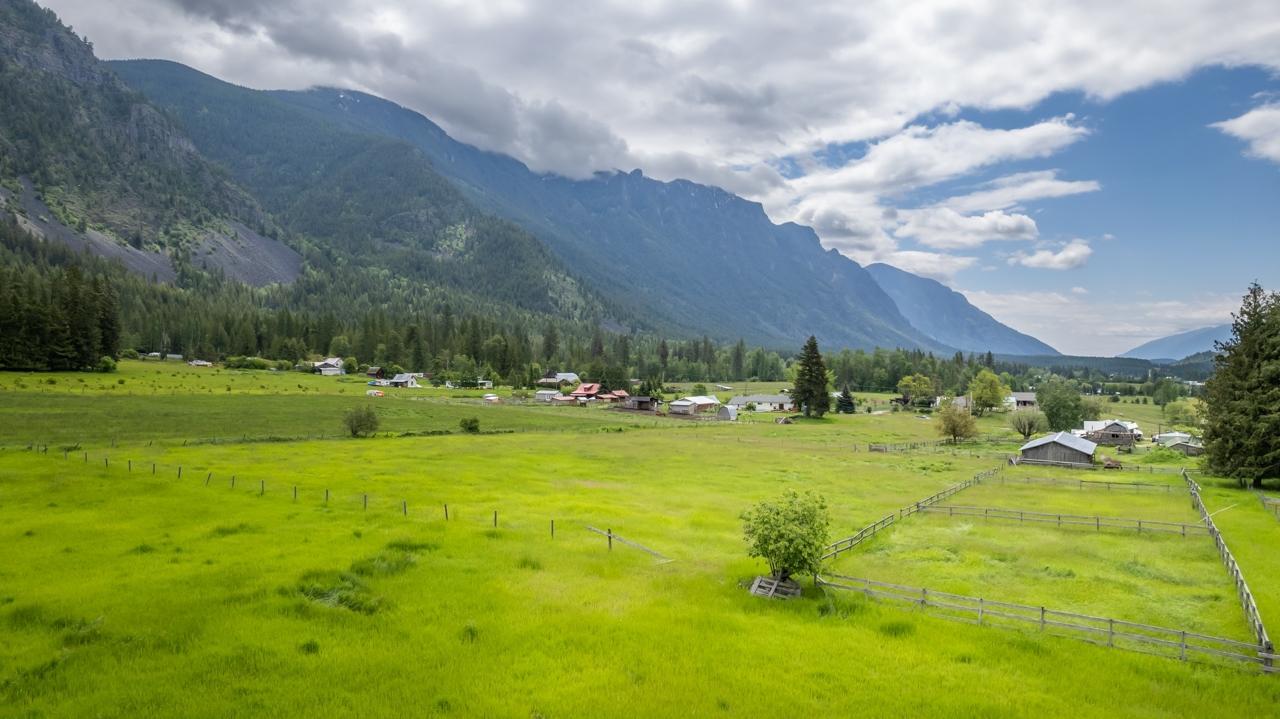 4512 48th Street, Canyon, British Columbia  V0B 1C1 - Photo 21 - 2475025