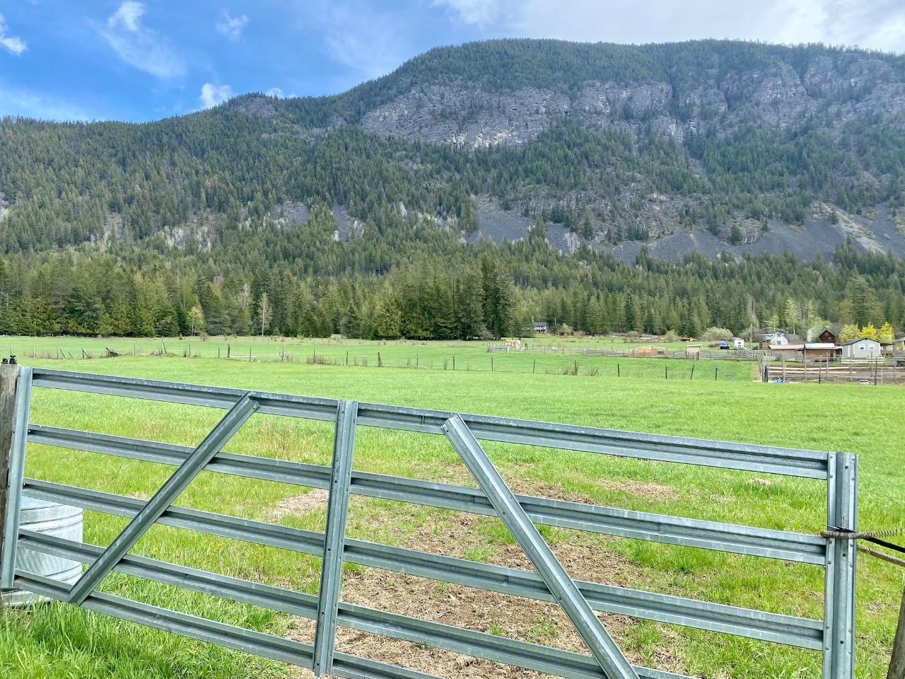 4512 48th Street, Canyon, British Columbia  V0B 1C1 - Photo 37 - 2475025