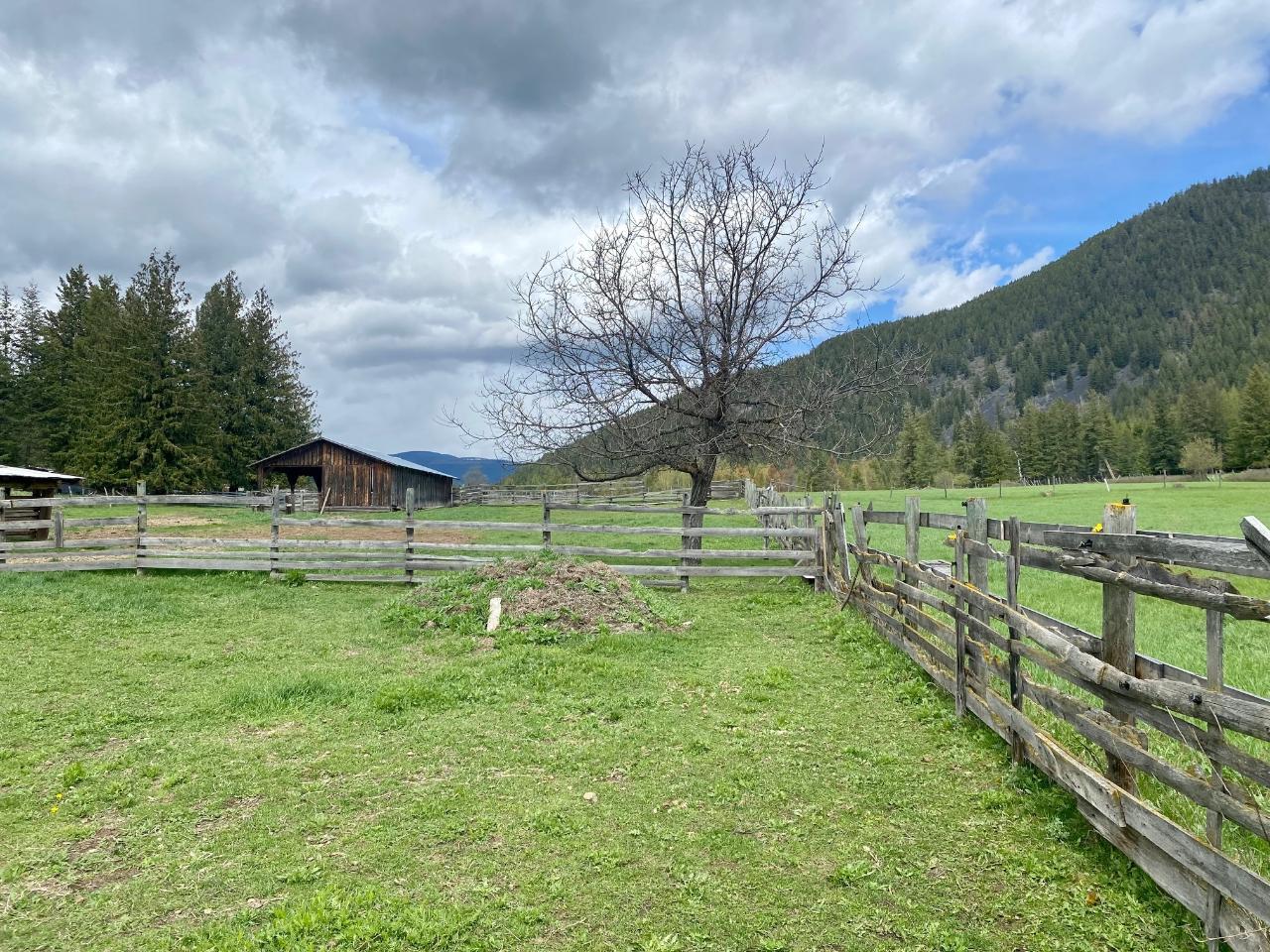 4512 48th Street, Canyon, British Columbia  V0B 1C1 - Photo 40 - 2475025