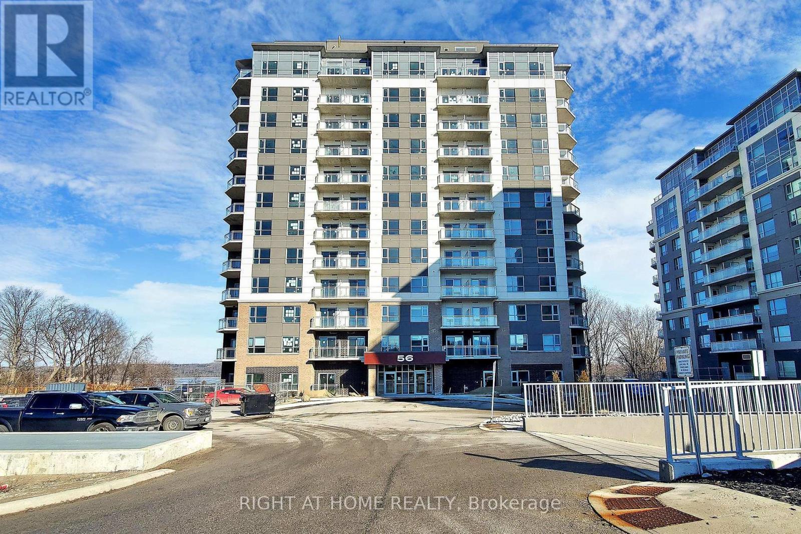 <h3>$1,875<small> Monthly</small></h3><p>#503 -56 Lakeside Terr, Barrie, Ontario</p>