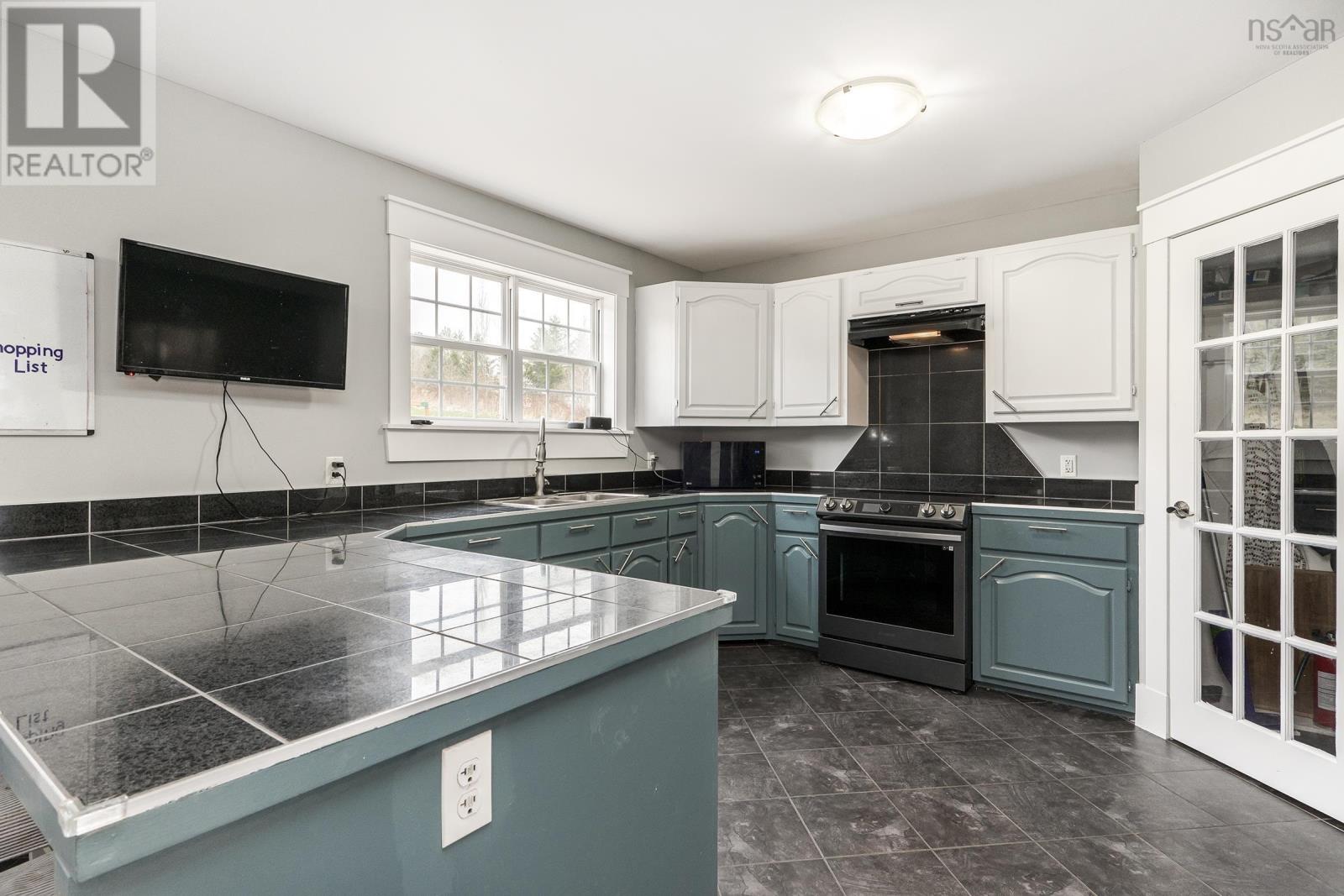 57 Hazelwood Drive, Brooklyn, Nova Scotia  B0N 2A0 - Photo 8 - 202403018