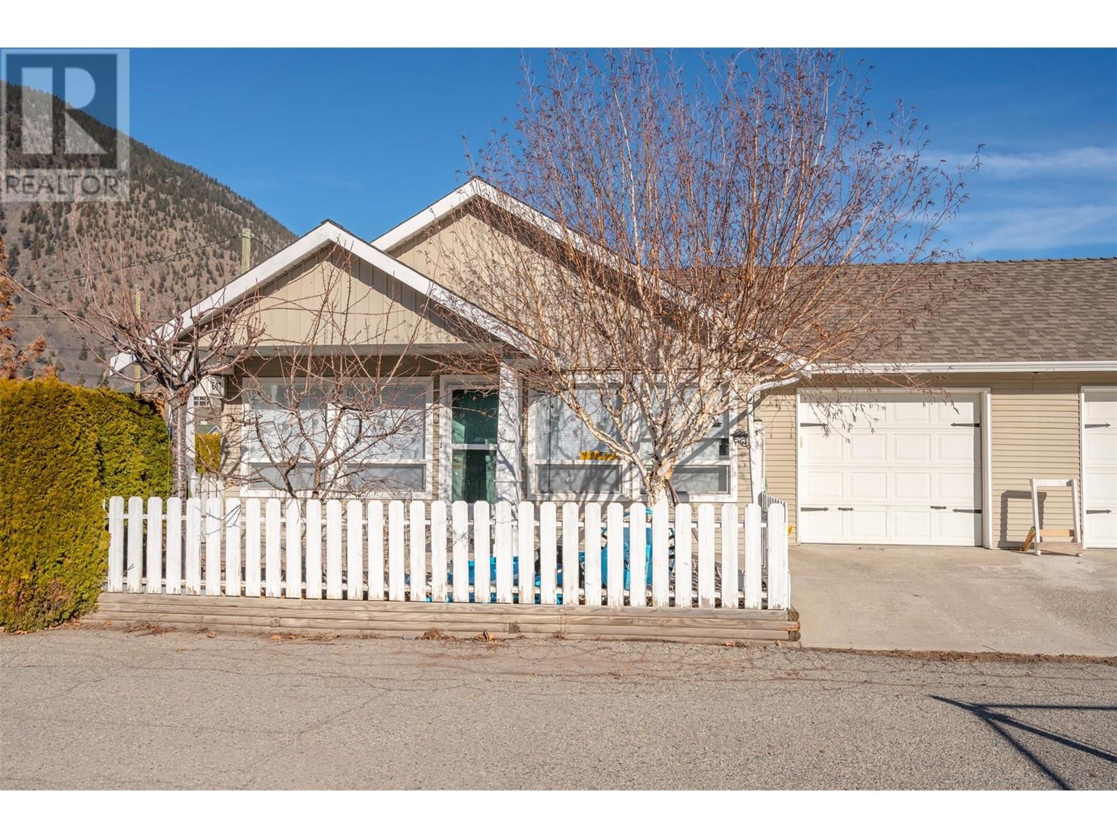 Keremeos Duplex for sale:  2 bedroom 985 sq.ft. (Listed 2106-02-06)