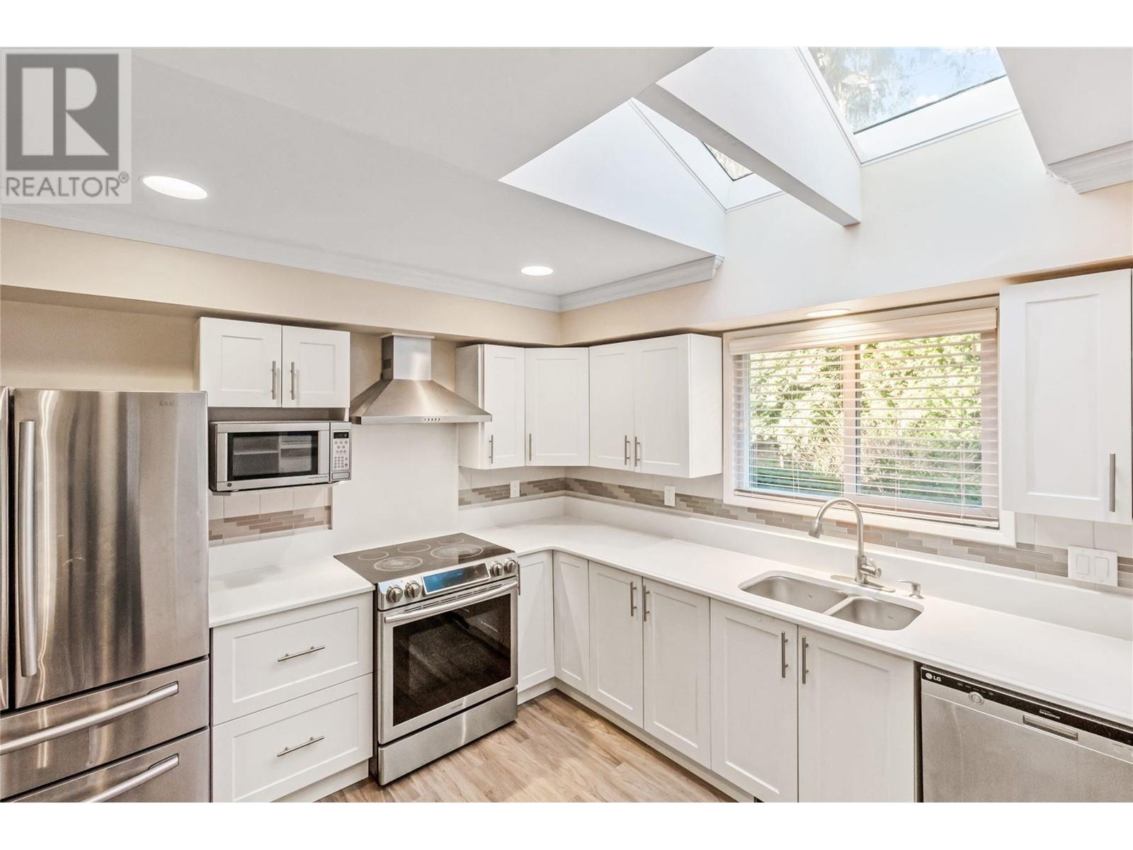 440 Walker Street, Coquitlam, British Columbia  V3K 4E3 - Photo 12 - R2850865