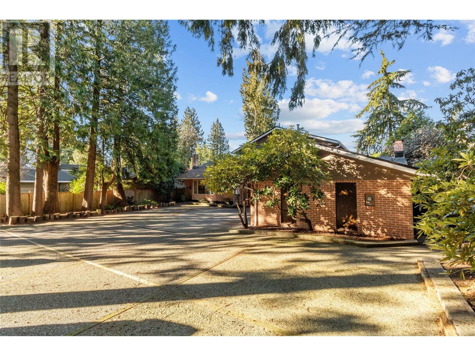 440 Walker Street, Coquitlam, British Columbia  V3K 4E3 - Photo 3 - R2850865