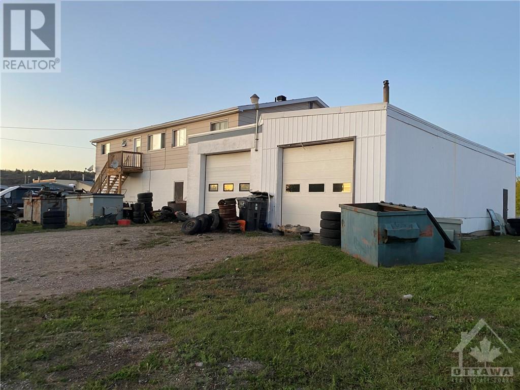 560 Stewart Street, Renfrew, Ontario  K7V 1Y6 - Photo 2 - 1377836