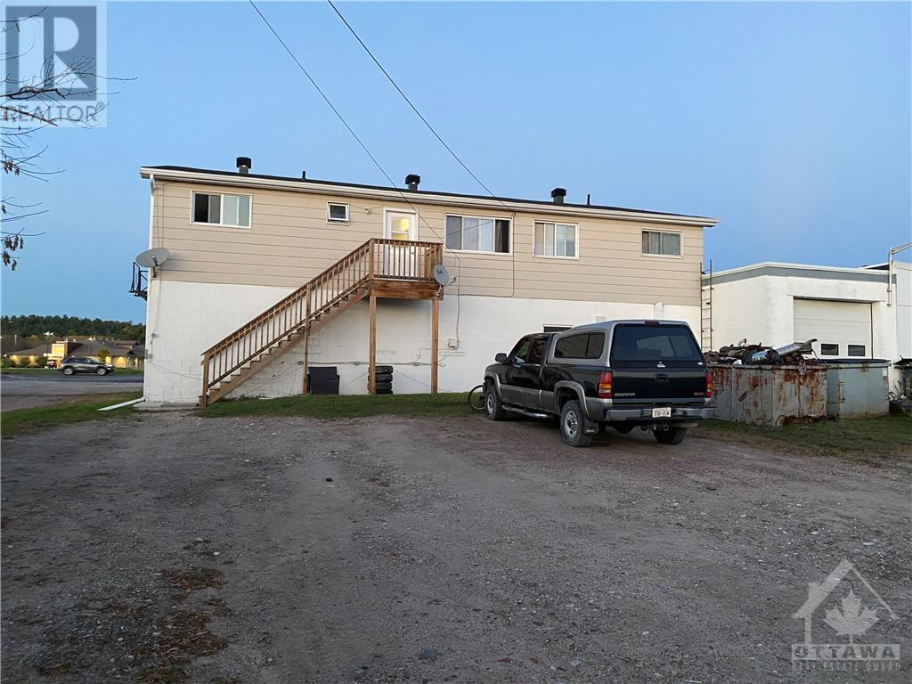 560 Stewart Street, Renfrew, Ontario  K7V 1Y6 - Photo 3 - 1377836