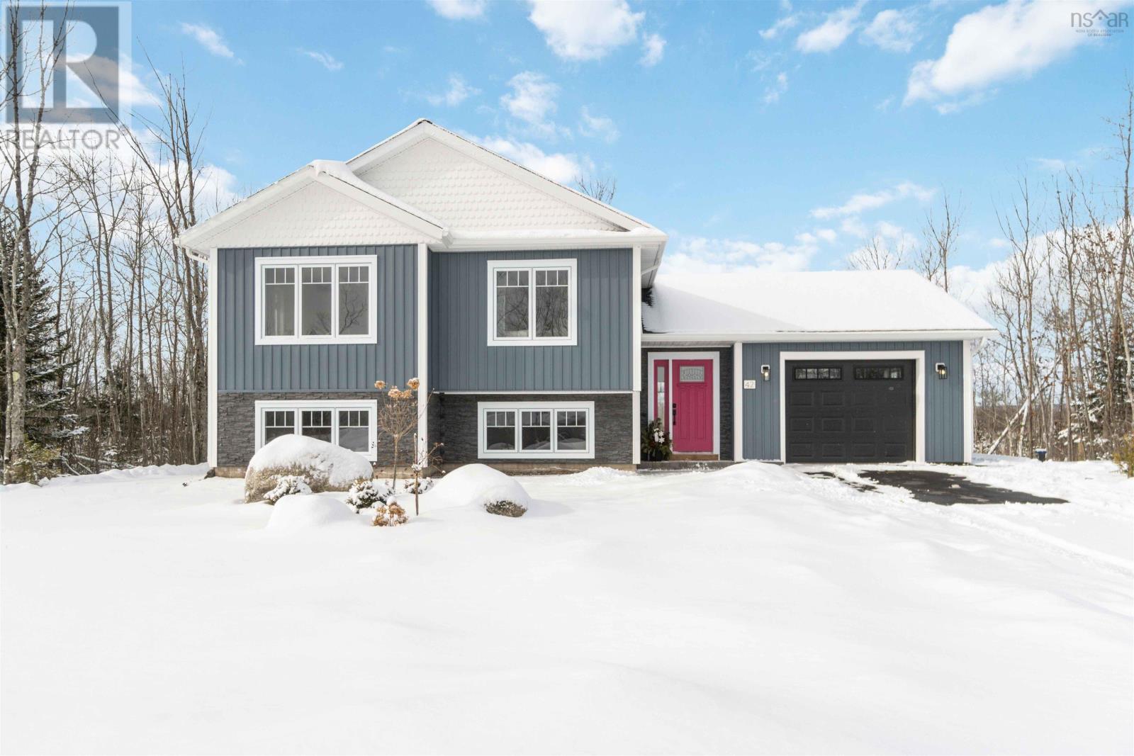 42 Macintosh Street, Berwick, Nova Scotia  B0P 1E0 - Photo 2 - 202403016