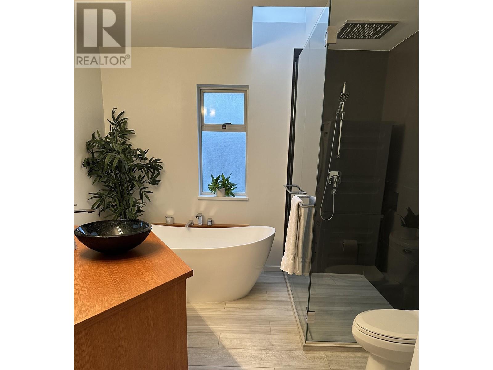 2651 Phillips Avenue, Burnaby, British Columbia  V5A 4R7 - Photo 12 - R2851072