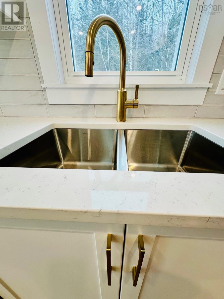 42 Jorphie Drive, East Uniacke, Nova Scotia  B0N 1Z0 - Photo 3 - 202403089