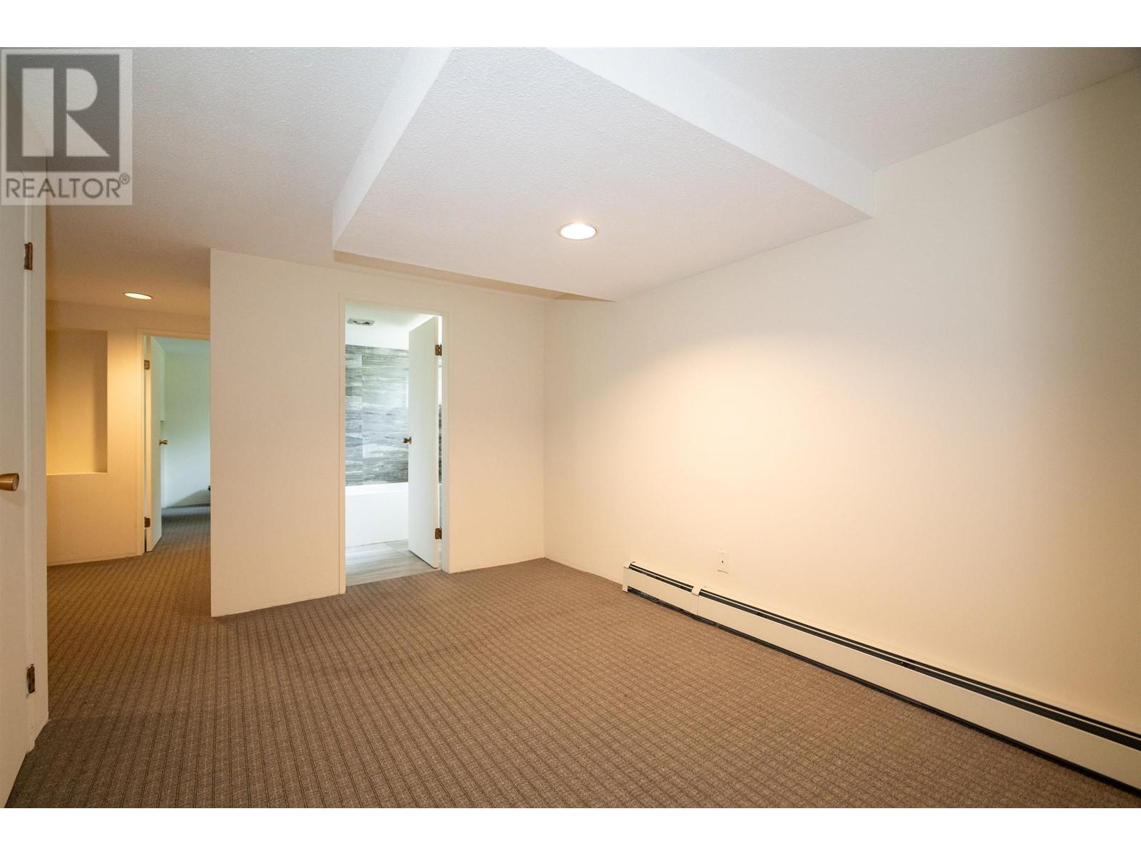 Listing Picture 24 of 29 : 1249 W 39TH AVENUE, Vancouver / 溫哥華 - 魯藝地產 Yvonne Lu Group - MLS Medallion Club Member