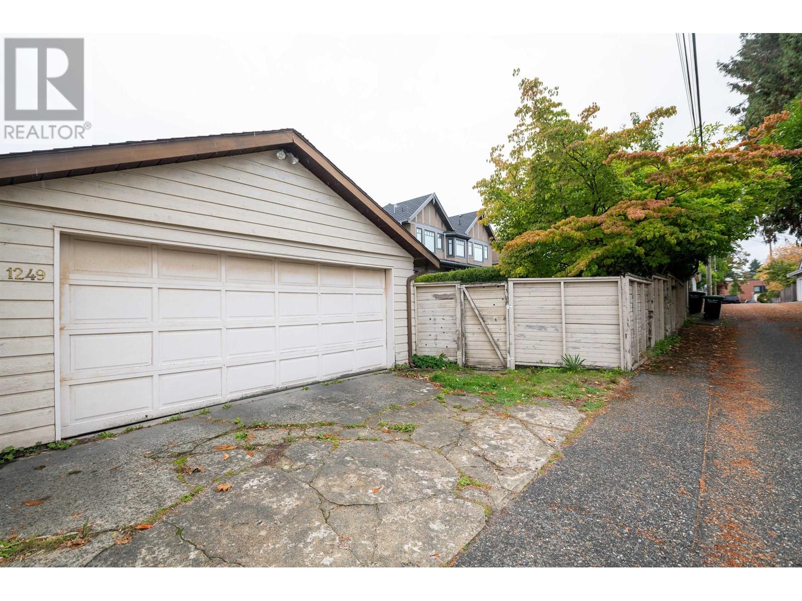 Listing Picture 28 of 29 : 1249 W 39TH AVENUE, Vancouver / 溫哥華 - 魯藝地產 Yvonne Lu Group - MLS Medallion Club Member