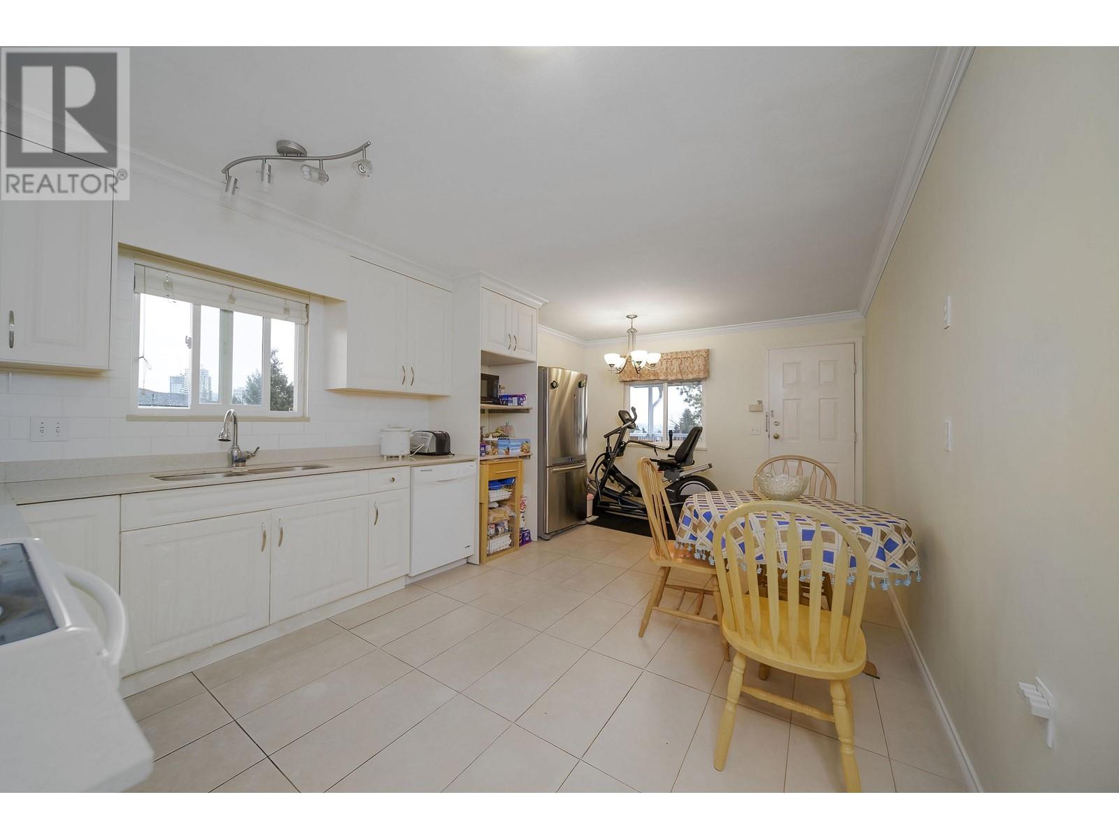 6338 Neville Street, Burnaby, British Columbia  V5E 1A6 - Photo 9 - R2851130