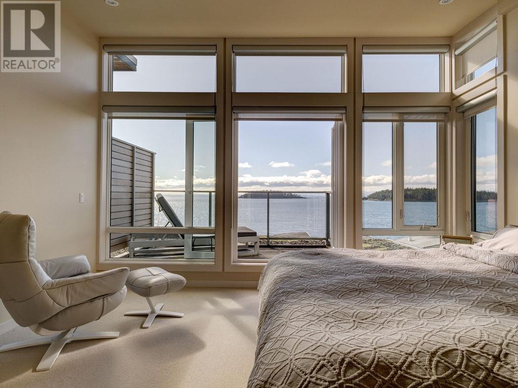 6494 Ember Place, Sechelt, British Columbia  V7Z 0M9 - Photo 1 - R2851321