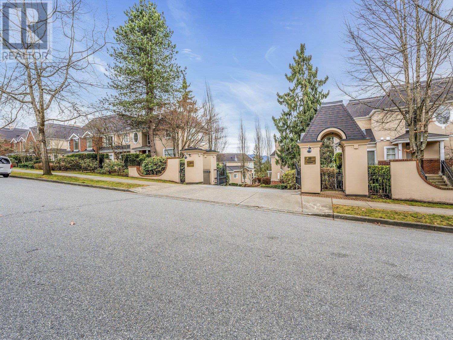 105 5262 Oakmount Crescent, Burnaby, British Columbia  V5H 4R7 - Photo 2 - R2851353