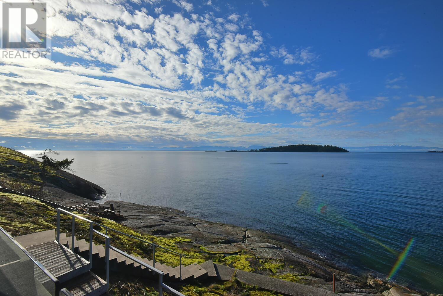8331 Redrooffs Road, Sechelt, British Columbia  V7Z 1E4 - Photo 2 - R2851323