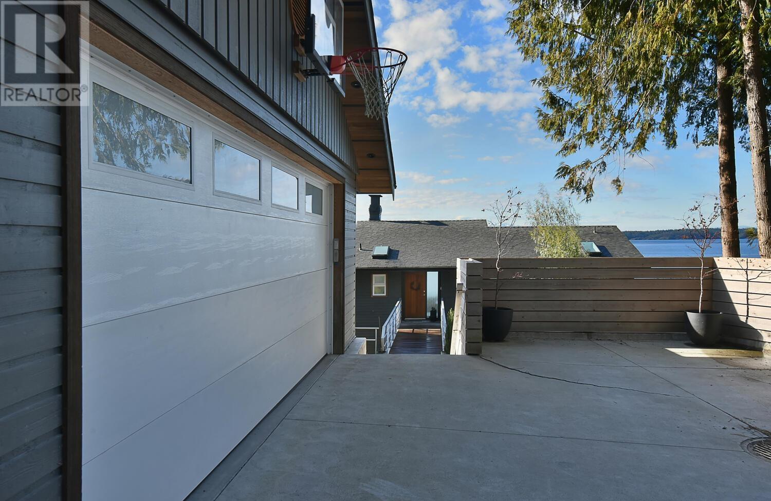 8331 Redrooffs Road, Sechelt, British Columbia  V7Z 1E4 - Photo 5 - R2851323