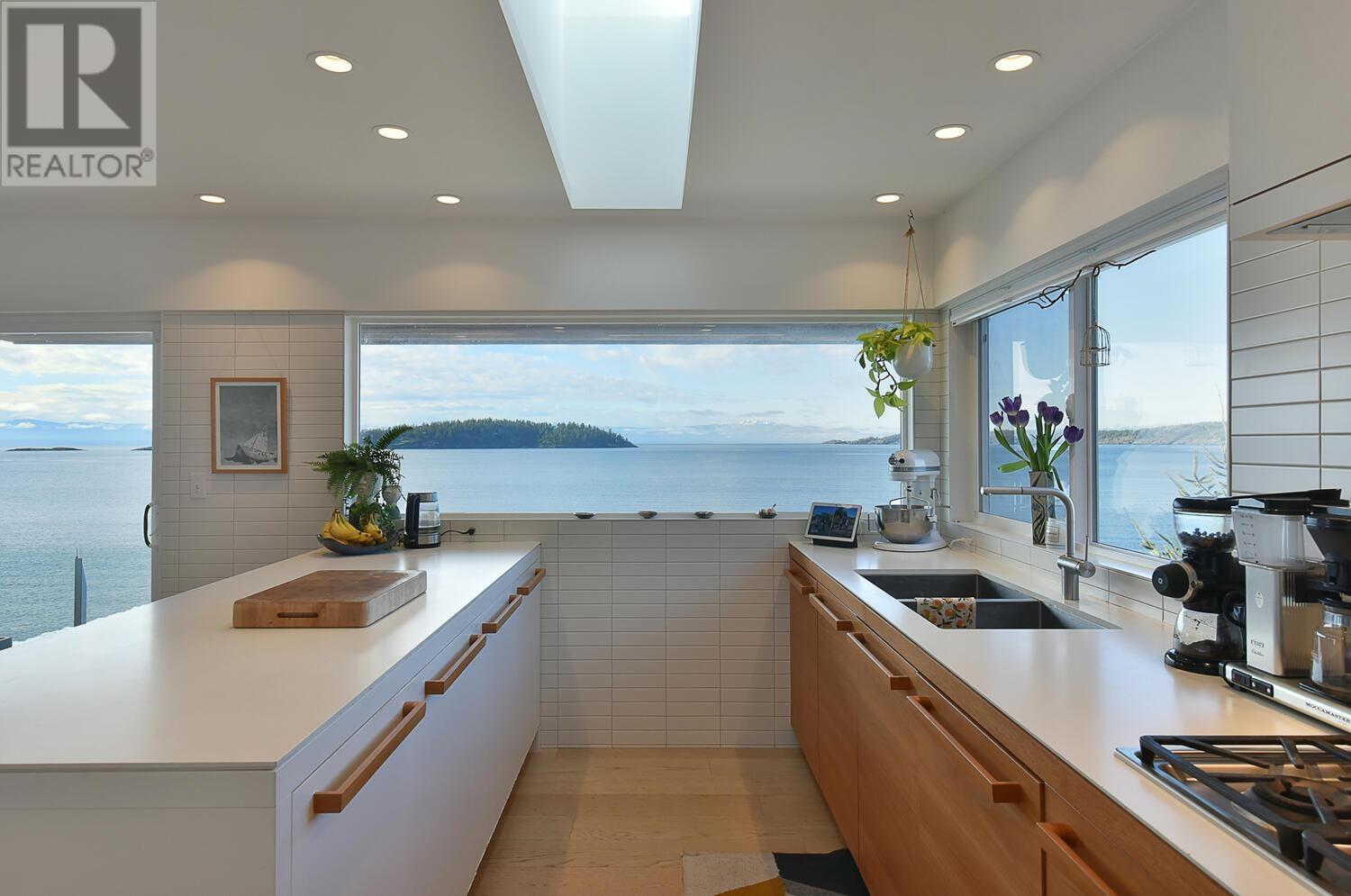 8331 Redrooffs Road, Sechelt, British Columbia  V7Z 1E4 - Photo 9 - R2851323