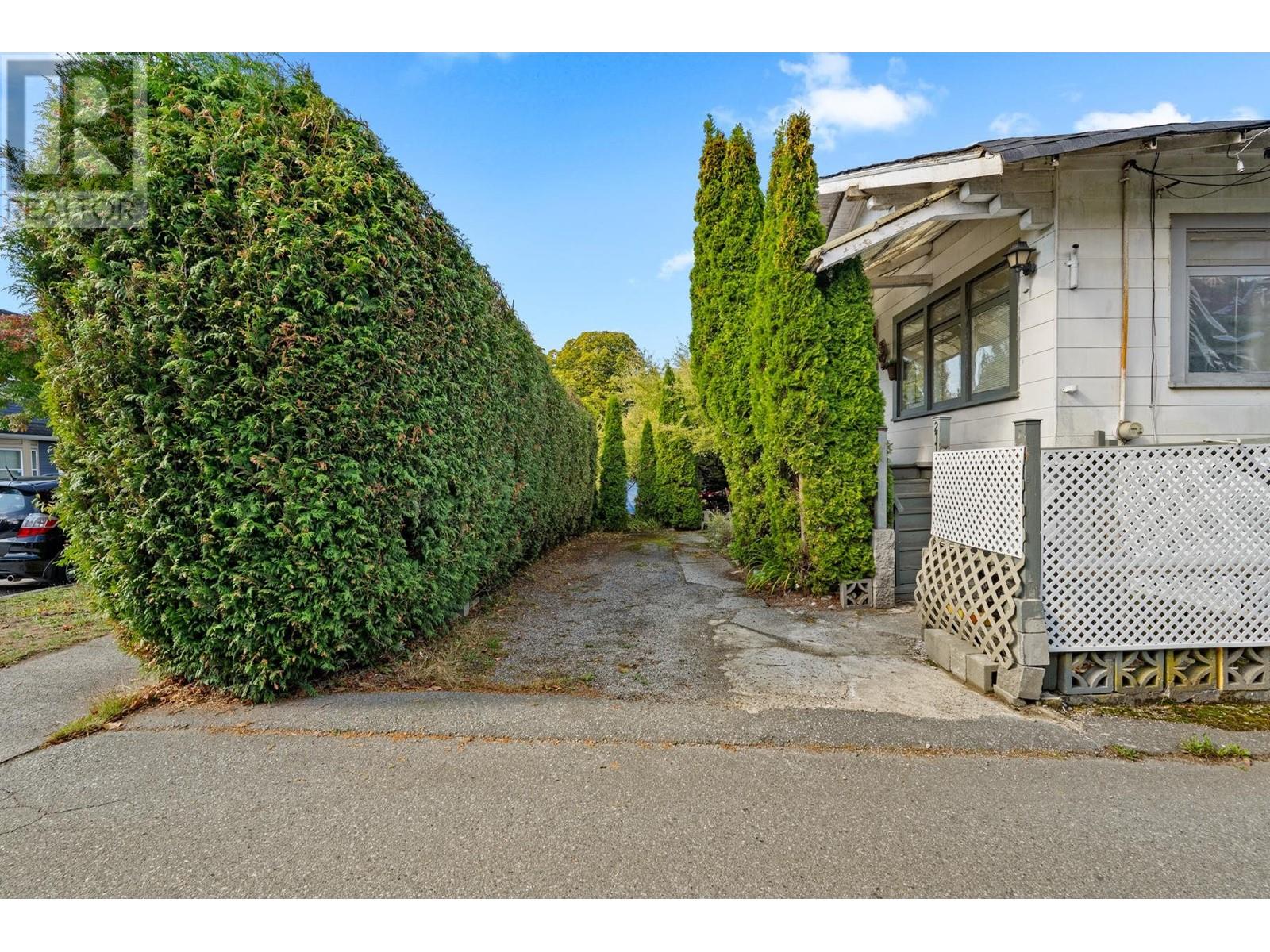 Listing Picture 14 of 20 : 211 E 38 AVENUE, Vancouver / 溫哥華 - 魯藝地產 Yvonne Lu Group - MLS Medallion Club Member