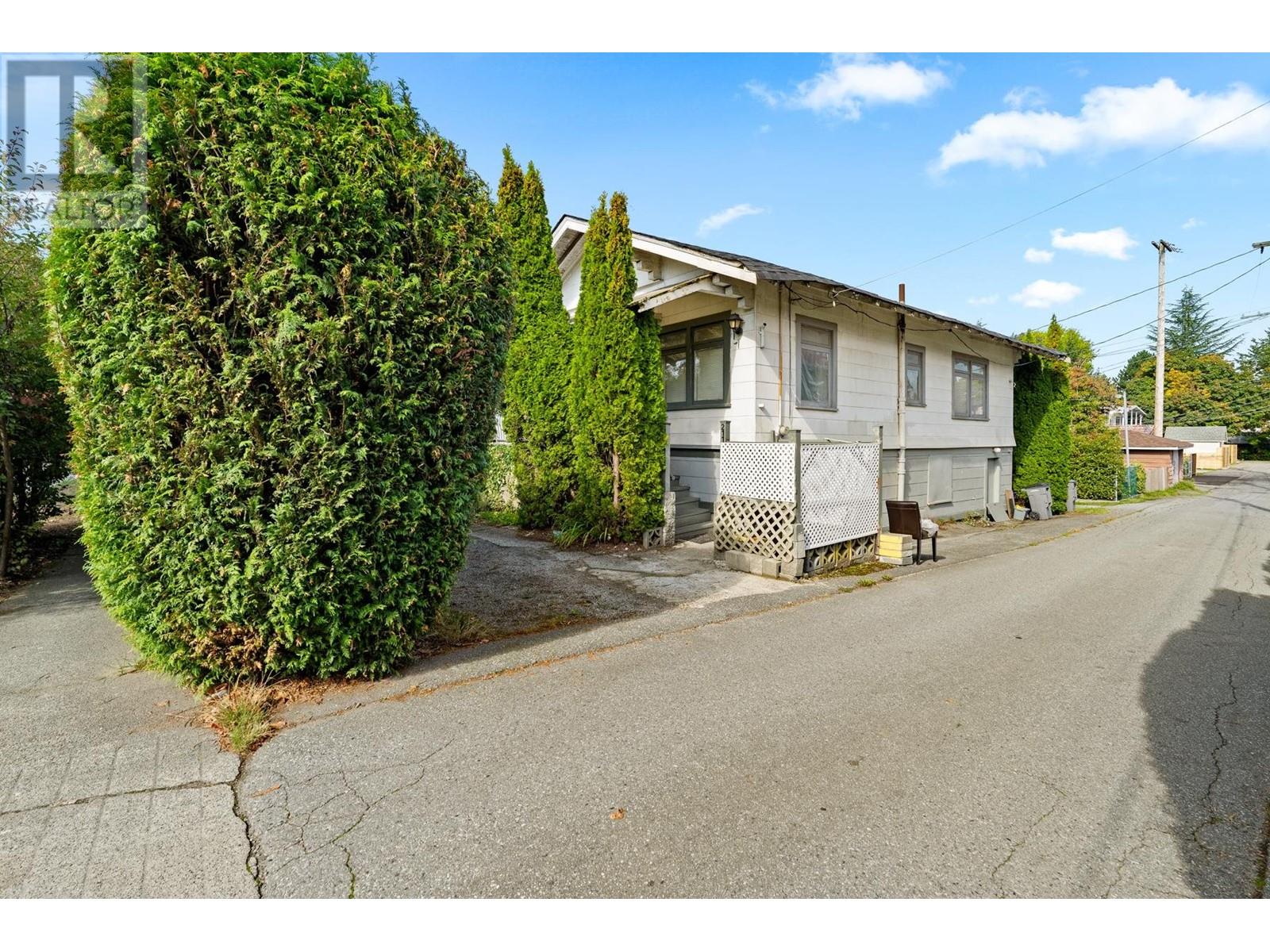 Listing Picture 13 of 20 : 211 E 38 AVENUE, Vancouver / 溫哥華 - 魯藝地產 Yvonne Lu Group - MLS Medallion Club Member