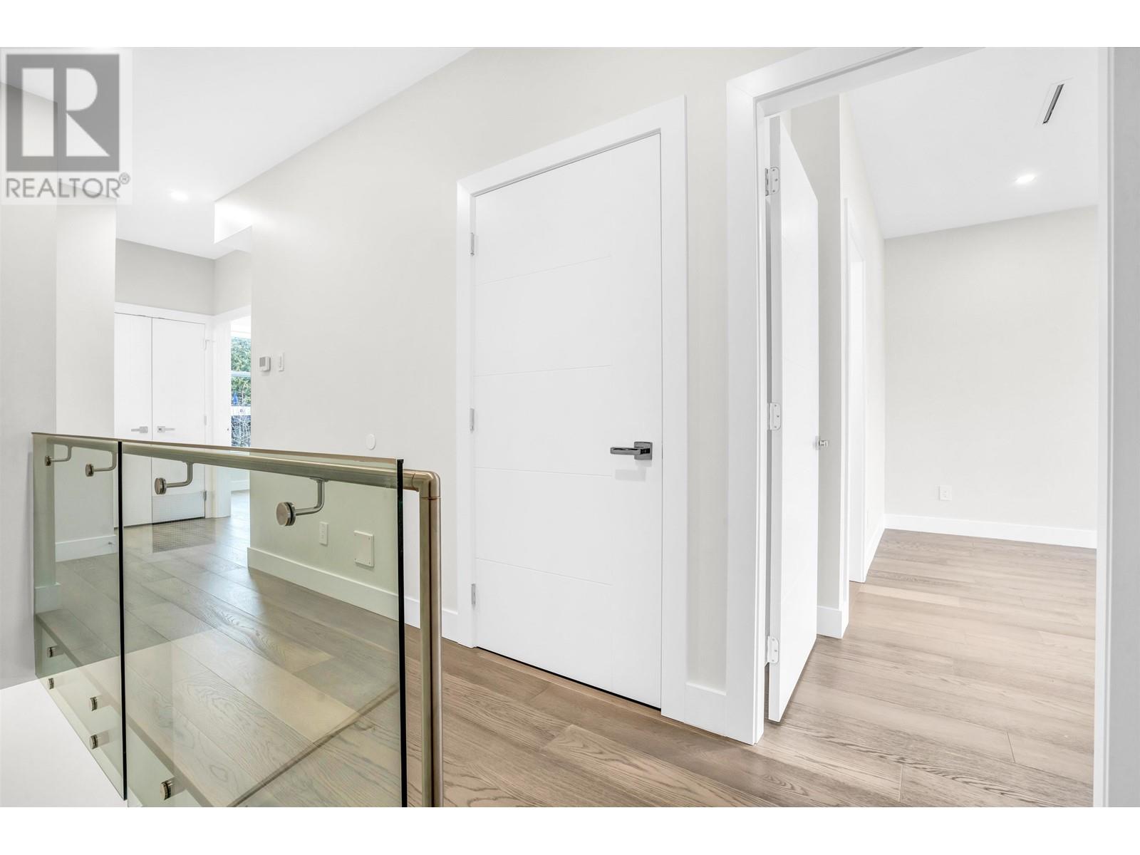 251 W 18th Street, North Vancouver, British Columbia  V7M 1W7 - Photo 13 - R2851425