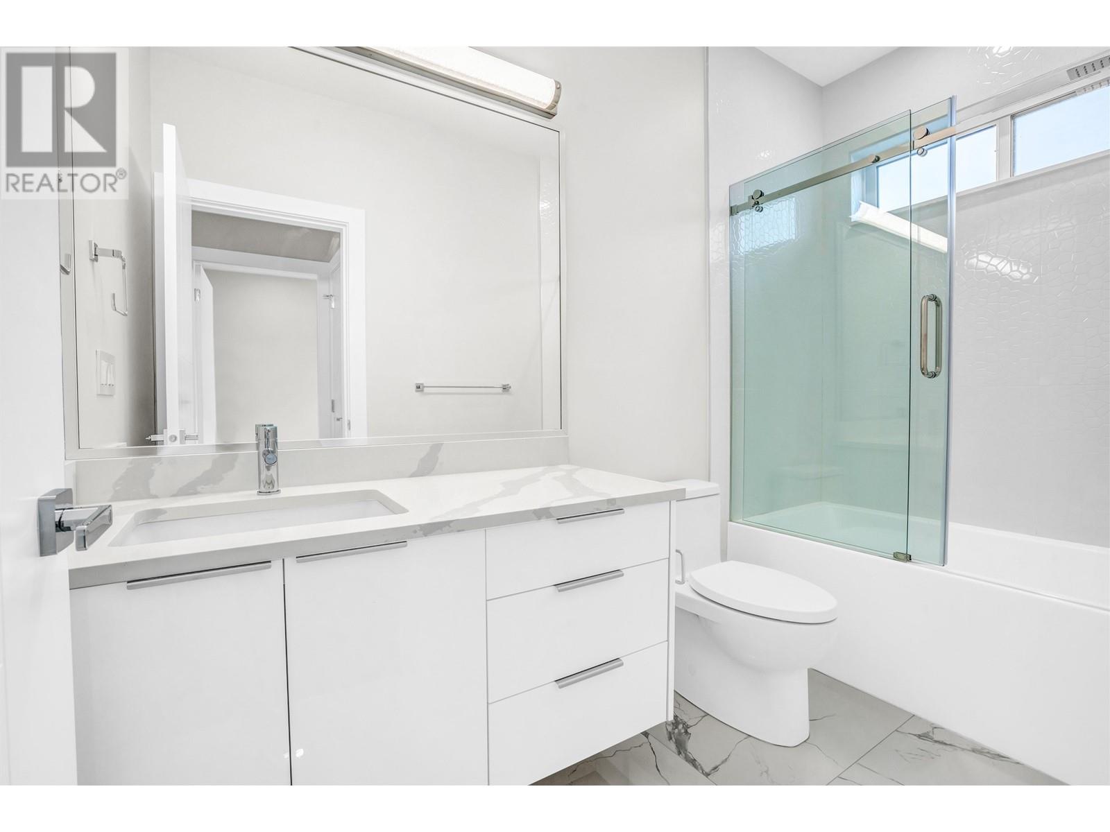 251 W 18th Street, North Vancouver, British Columbia  V7M 1W7 - Photo 14 - R2851425