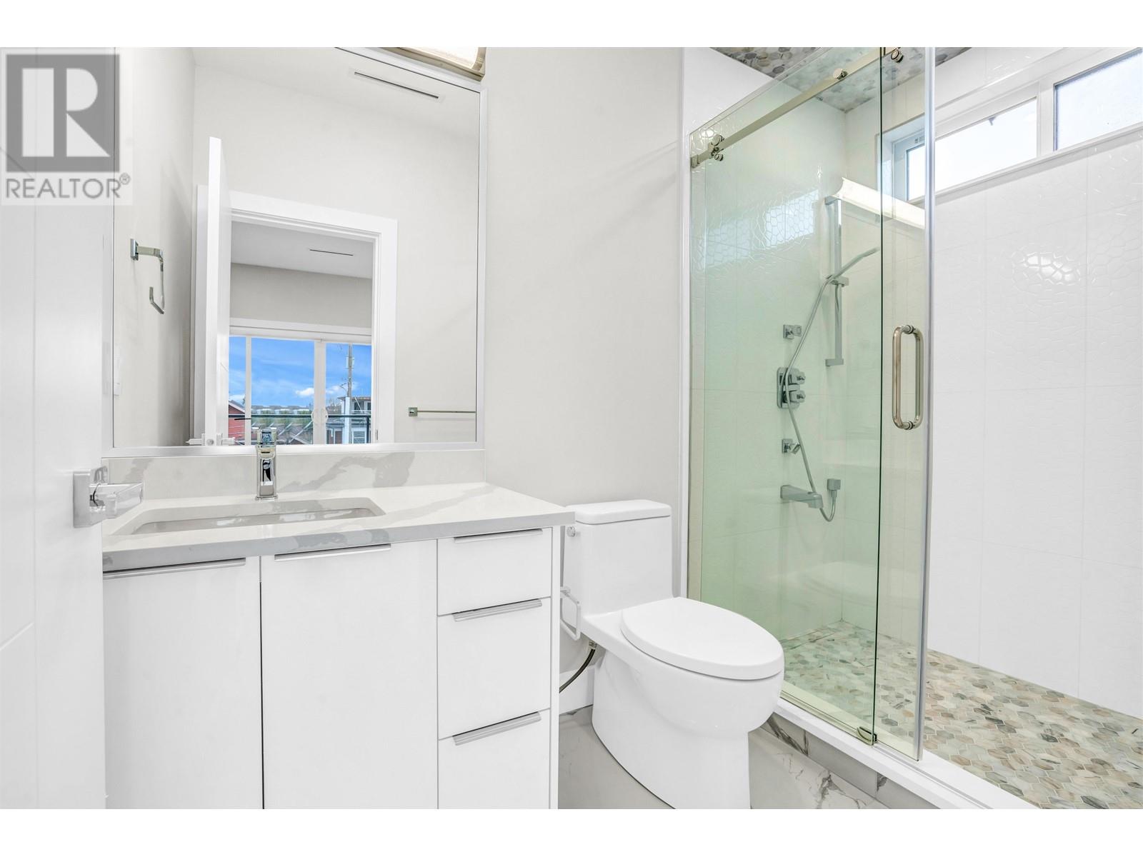 251 W 18th Street, North Vancouver, British Columbia  V7M 1W7 - Photo 23 - R2851425
