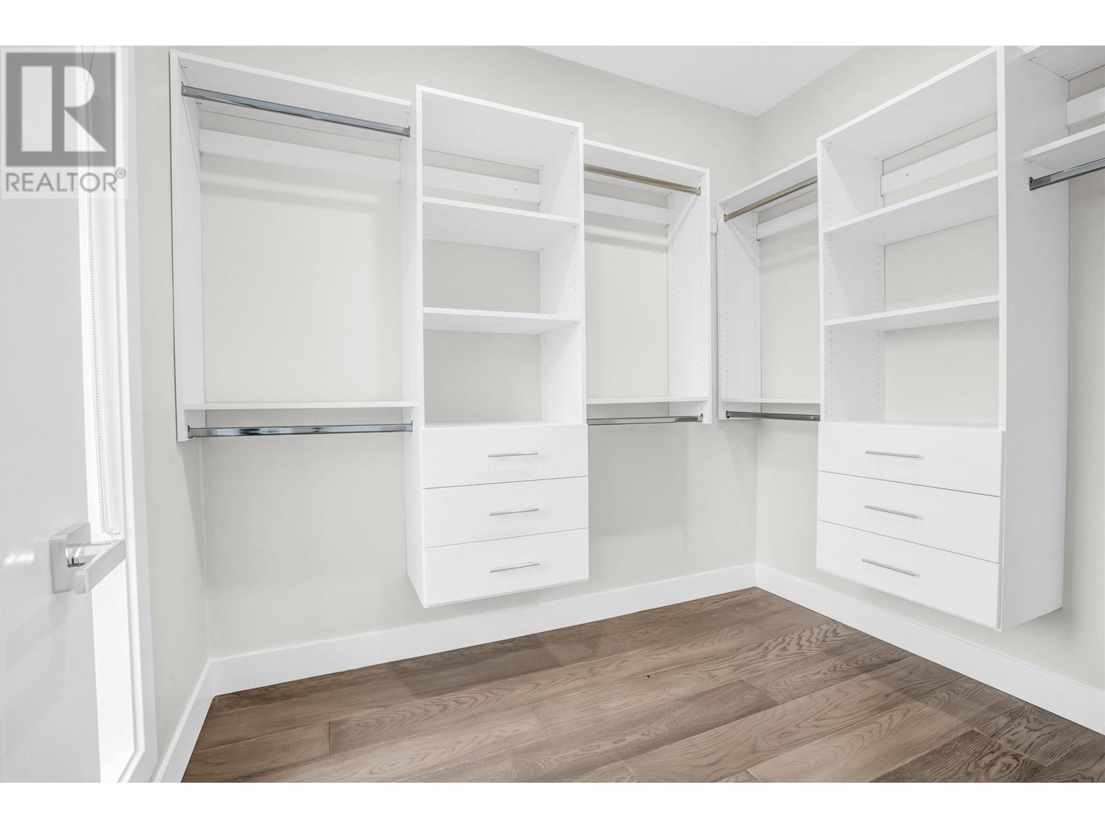 251 W 18th Street, North Vancouver, British Columbia  V7M 1W7 - Photo 24 - R2851425