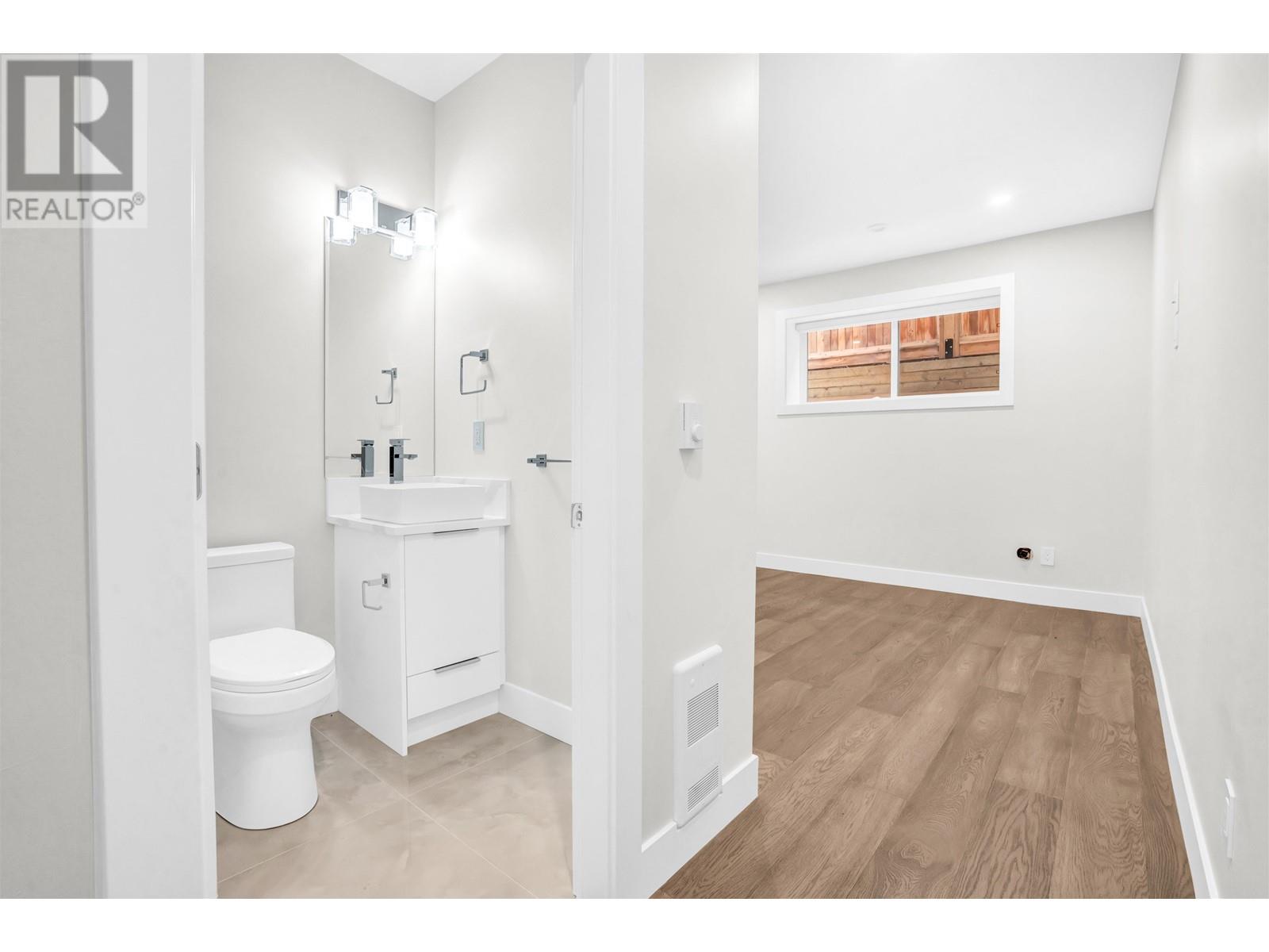 251 W 18th Street, North Vancouver, British Columbia  V7M 1W7 - Photo 26 - R2851425