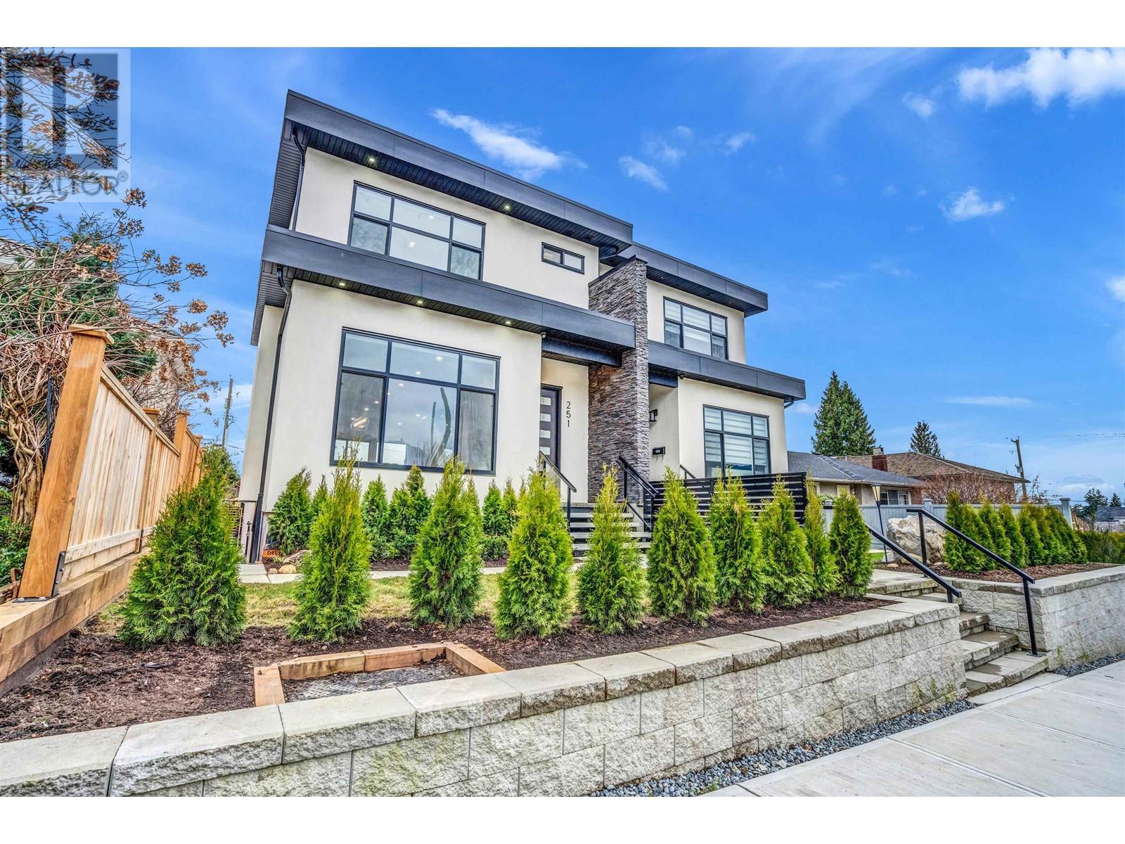 251 W 18th Street, North Vancouver, British Columbia  V7M 1W7 - Photo 33 - R2851425