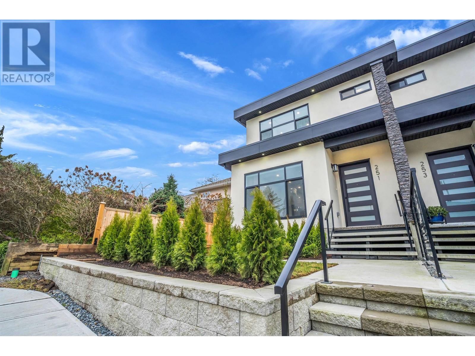251 W 18th Street, North Vancouver, British Columbia  V7M 1W7 - Photo 34 - R2851425