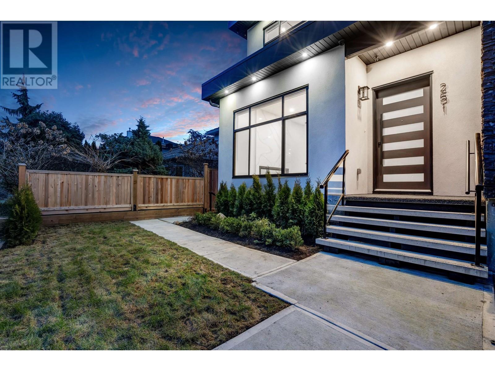 251 W 18th Street, North Vancouver, British Columbia  V7M 1W7 - Photo 37 - R2851425