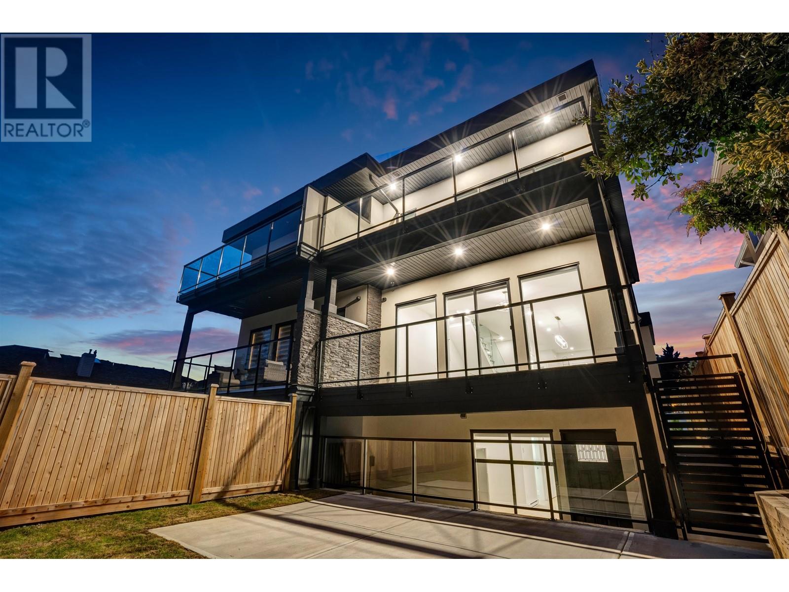 251 W 18th Street, North Vancouver, British Columbia  V7M 1W7 - Photo 39 - R2851425