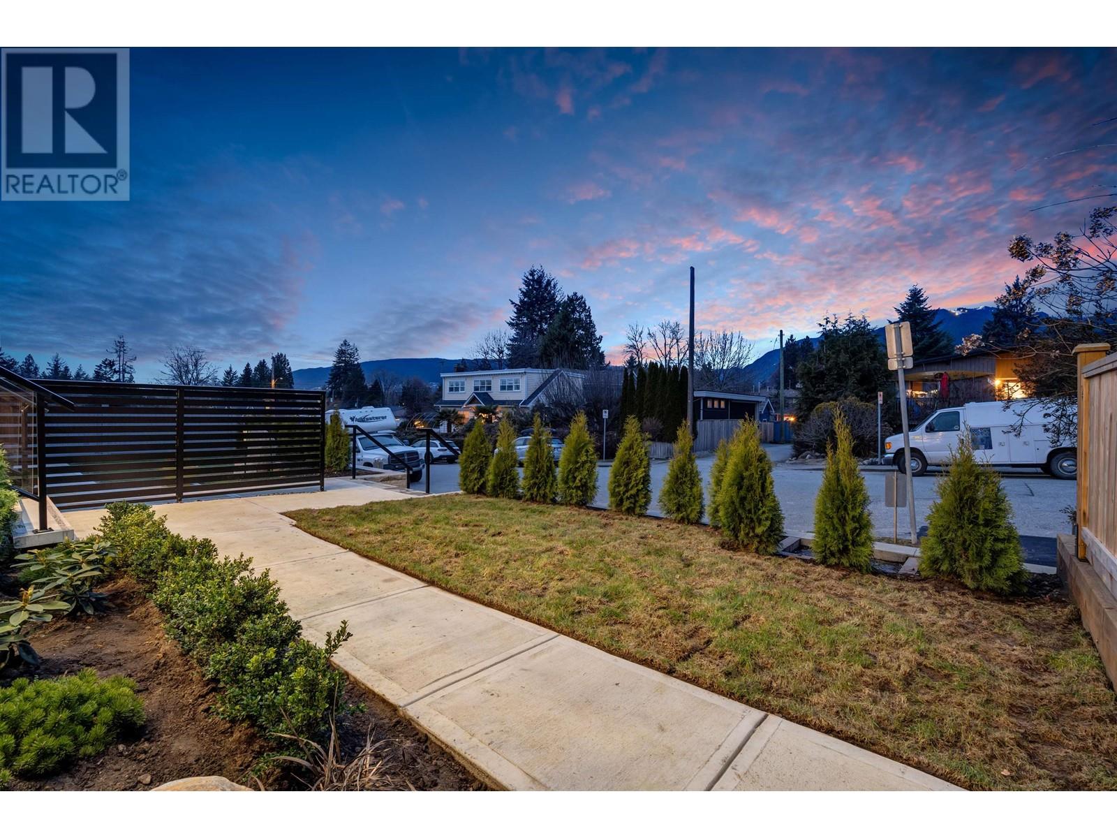 251 W 18th Street, North Vancouver, British Columbia  V7M 1W7 - Photo 40 - R2851425