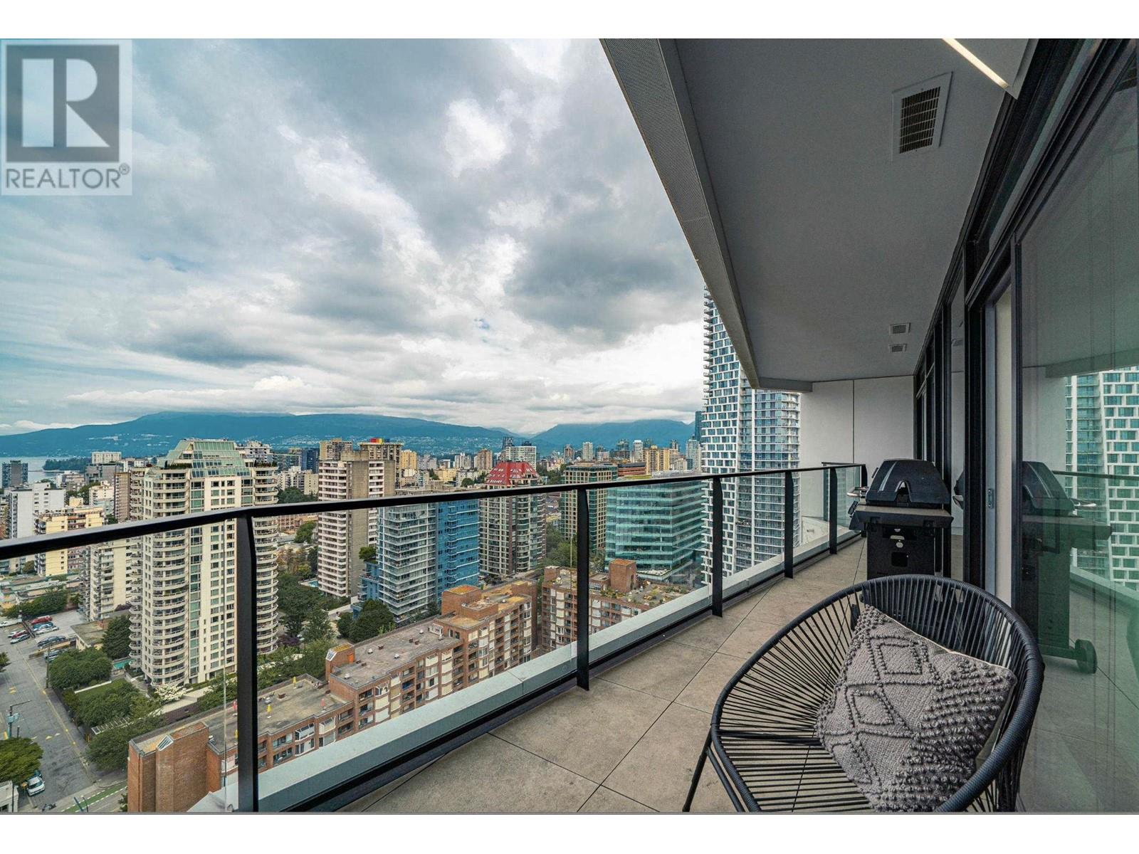 Listing Picture 4 of 5 : 2605 889 PACIFIC STREET, Vancouver / 溫哥華 - 魯藝地產 Yvonne Lu Group - MLS Medallion Club Member