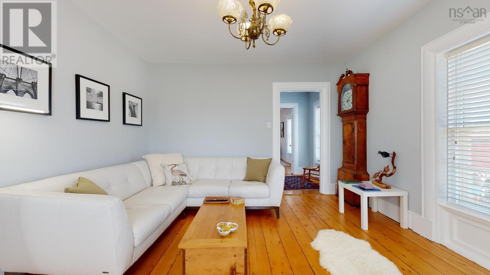 572 Main Street, Mahone Bay, Nova Scotia  B0J 2E0 - Photo 19 - 202403125