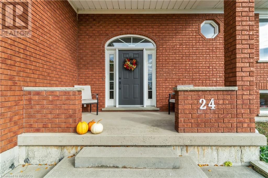 24 Cunningham Road, Walkerton, Ontario N0G 2V0 (26523546) Royal