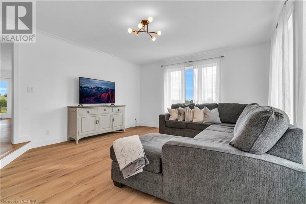 24 Cunningham Road, Walkerton, Ontario N0G 2V0 (26523546) Royal