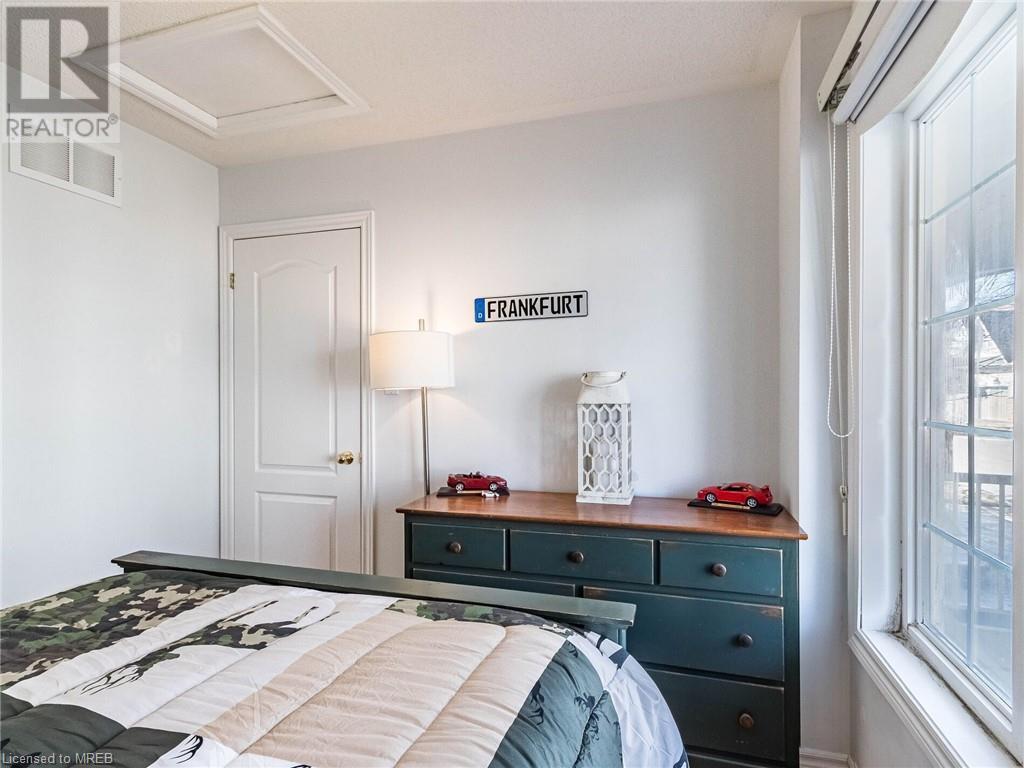350 Lakebreeze Drive Unit# 8, Clarington, Ontario  L1B 1N2 - Photo 5 - 40543573
