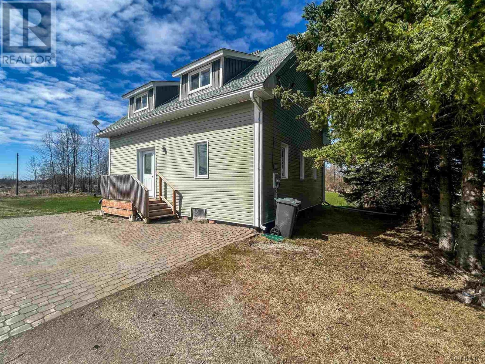 1039 Oil Tank Rd, Iroquois Falls, Ontario  P0K 1G0 - Photo 1 - TM240311
