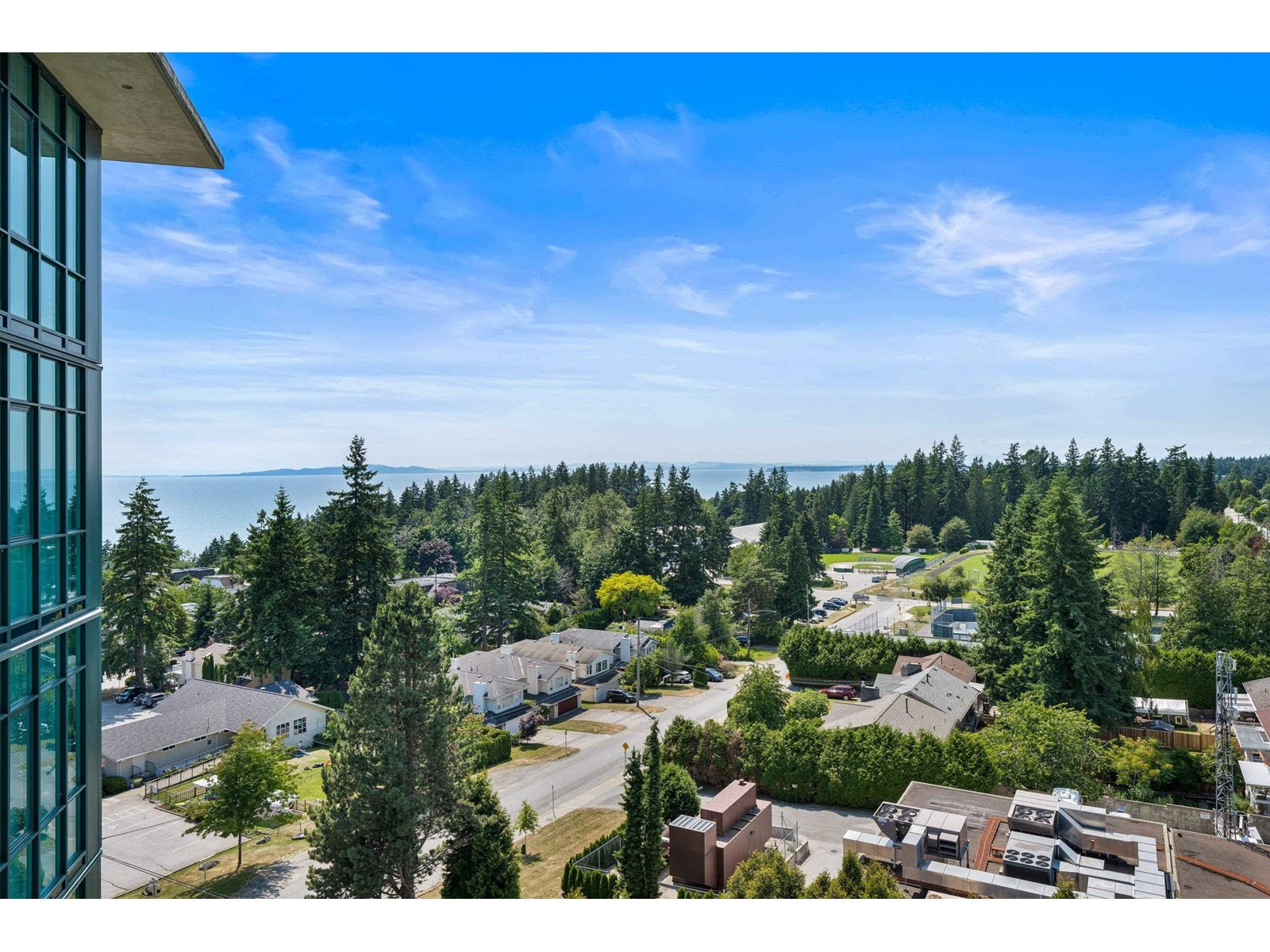 Listing Picture 31 of 40 : 903 14824 NORTH BLUFF ROAD, White Rock - 魯藝地產 Yvonne Lu Group - MLS Medallion Club Member