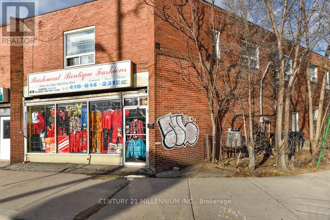 1353 Weston Rd, Toronto, Ontario  M6M 4R9 - Photo 2 - W8082136