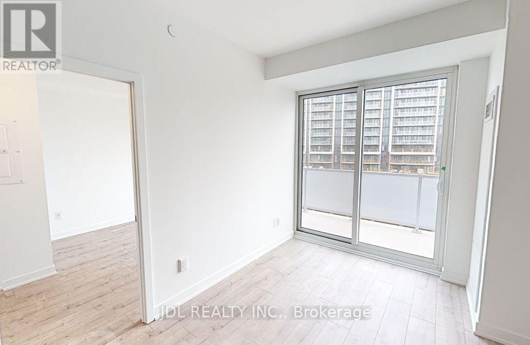#519 -215 Lakeshore Rd W, Mississauga, Ontario  L5H 0A7 - Photo 2 - W8082320