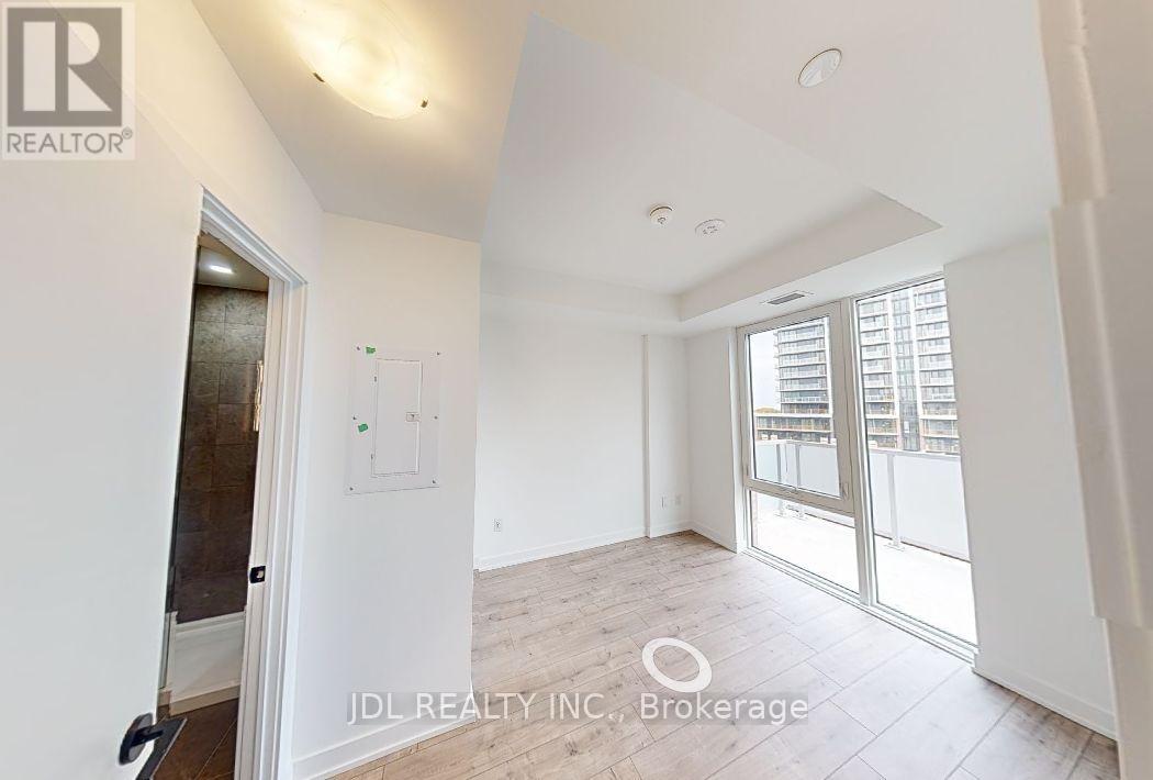 #519 -215 Lakeshore Rd W, Mississauga, Ontario  L5H 0A7 - Photo 3 - W8082320